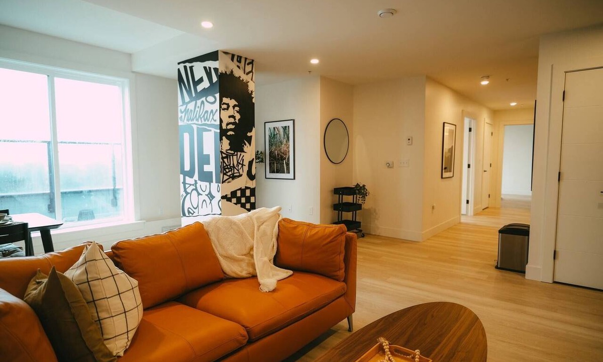 North End Bed & Breakfast | Chic Cozy Retreat - 2BR - Stunning North End Views