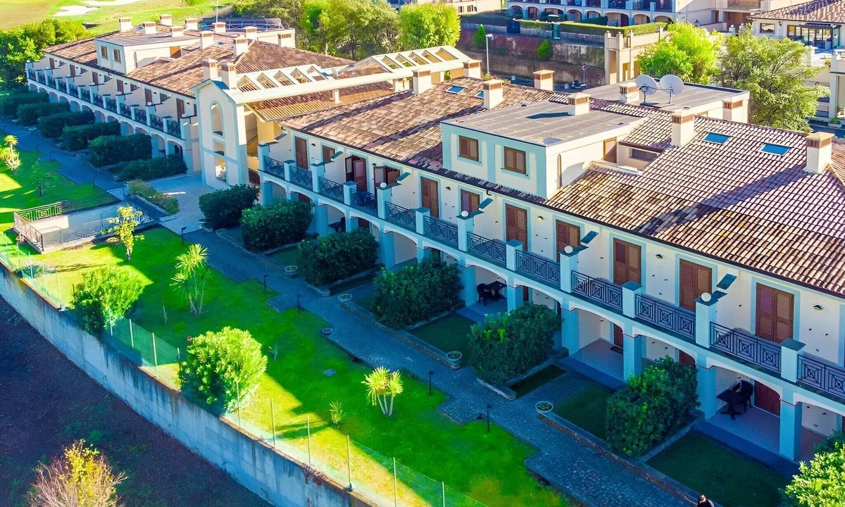 Settecamini Apartment | Chic Roman Residence Tivoli Baths