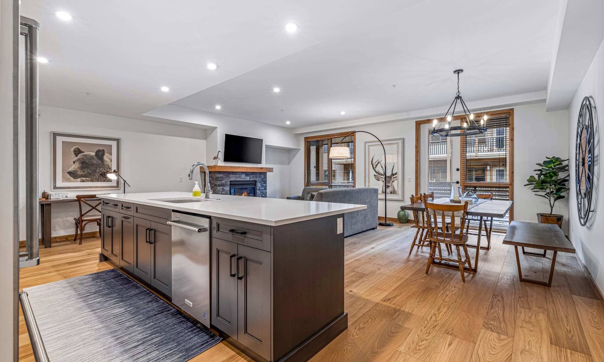 Canmore Apartment | Chic Urban Sanctuary in the Heart of Canmore
