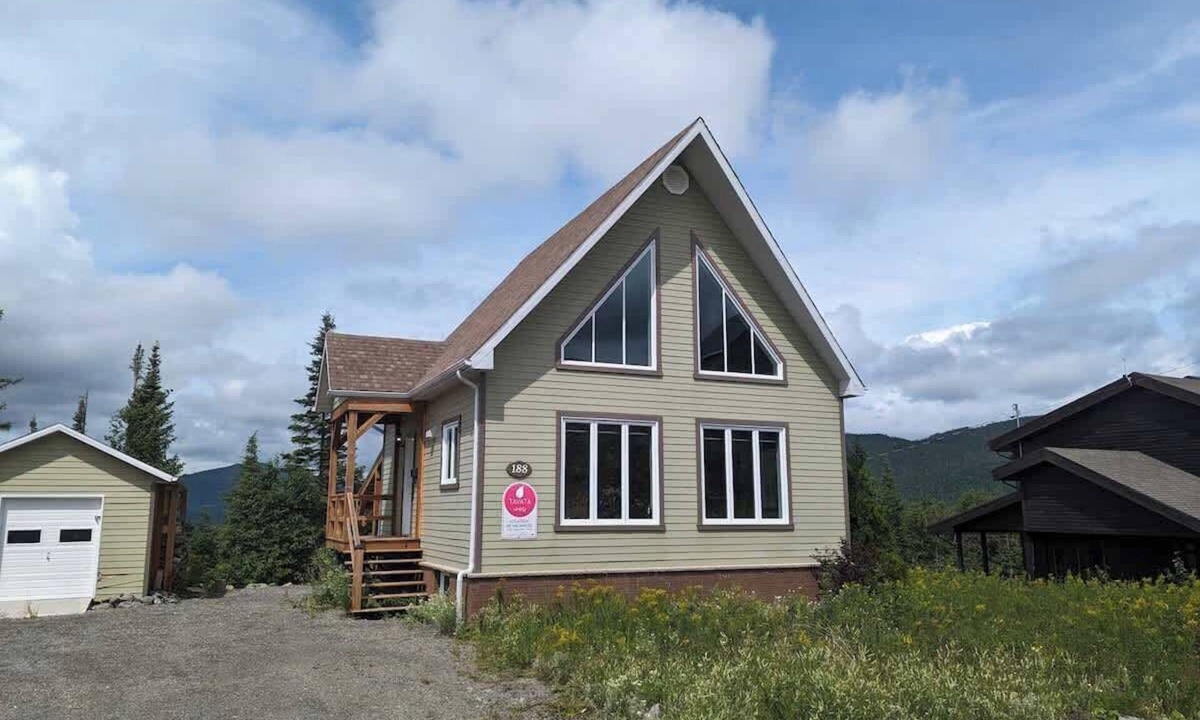 Saint-David-de-Falardeau Ski Chalet | Chouette Blanche | Tavata Chalets | Valinouët