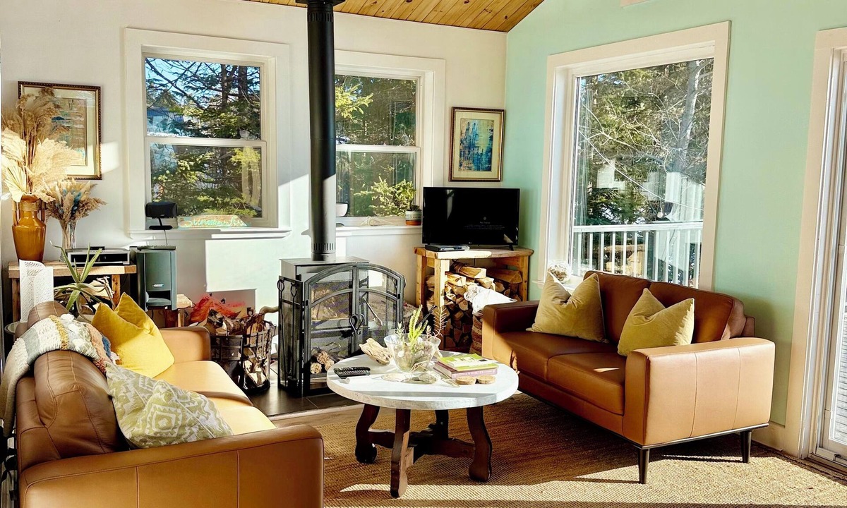 Halifax County House | Cleveland Beach Cottage-Private Beach Cottage w/Lake Access Hot Tub & Fire Pit