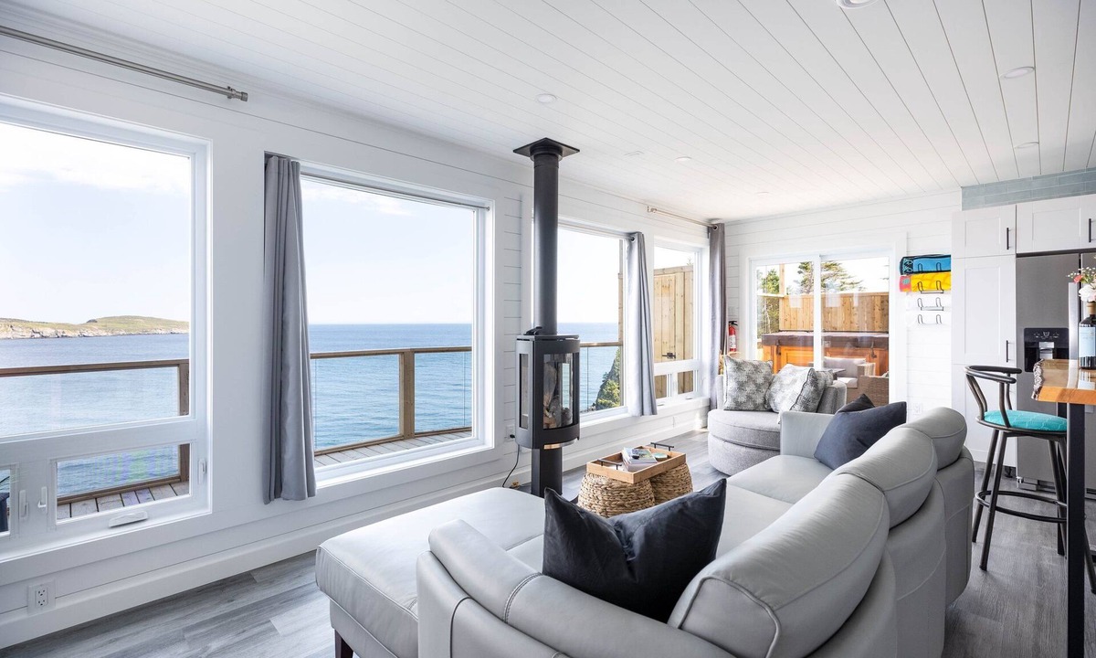 Bauline East House | Cliffs Edge Retreat