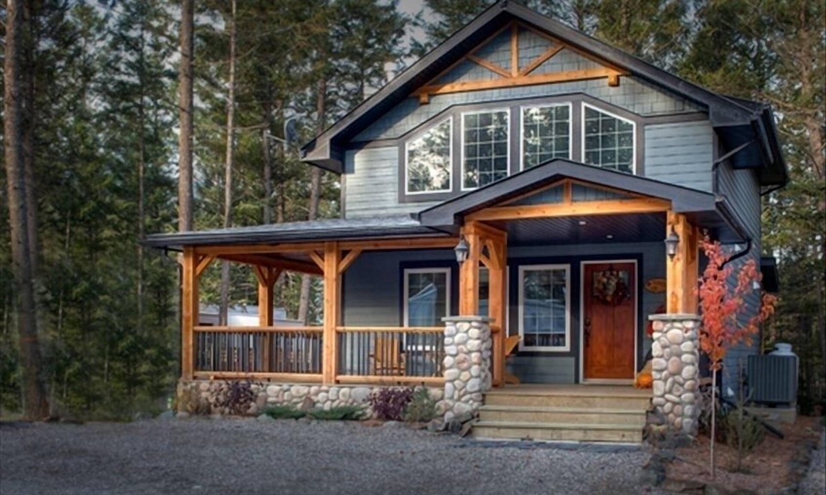 Edgewater Cottage | Cobblestone Cottage, Stay 3 nights, pay for 2 nights, Hot Spring Passes Incl.*