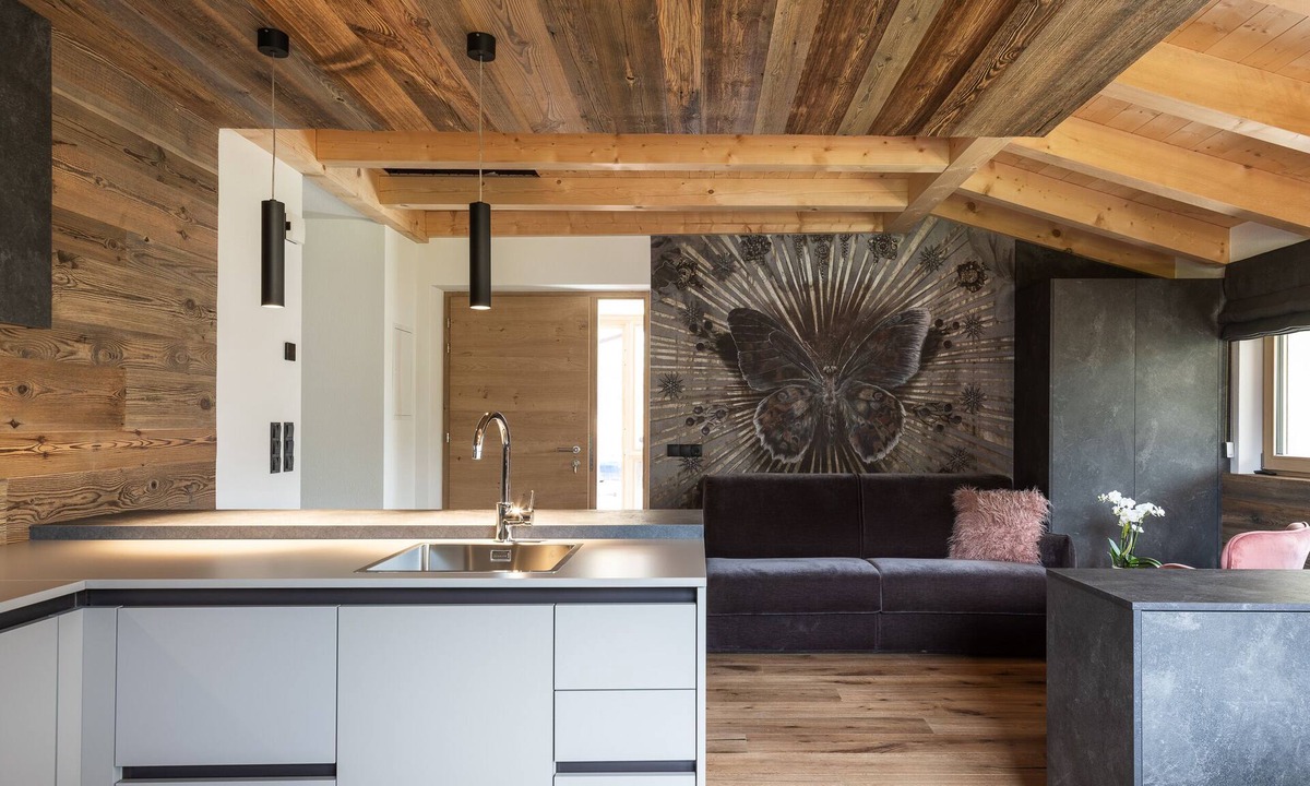 Taisten House | Come as a guest, leave as a friend.