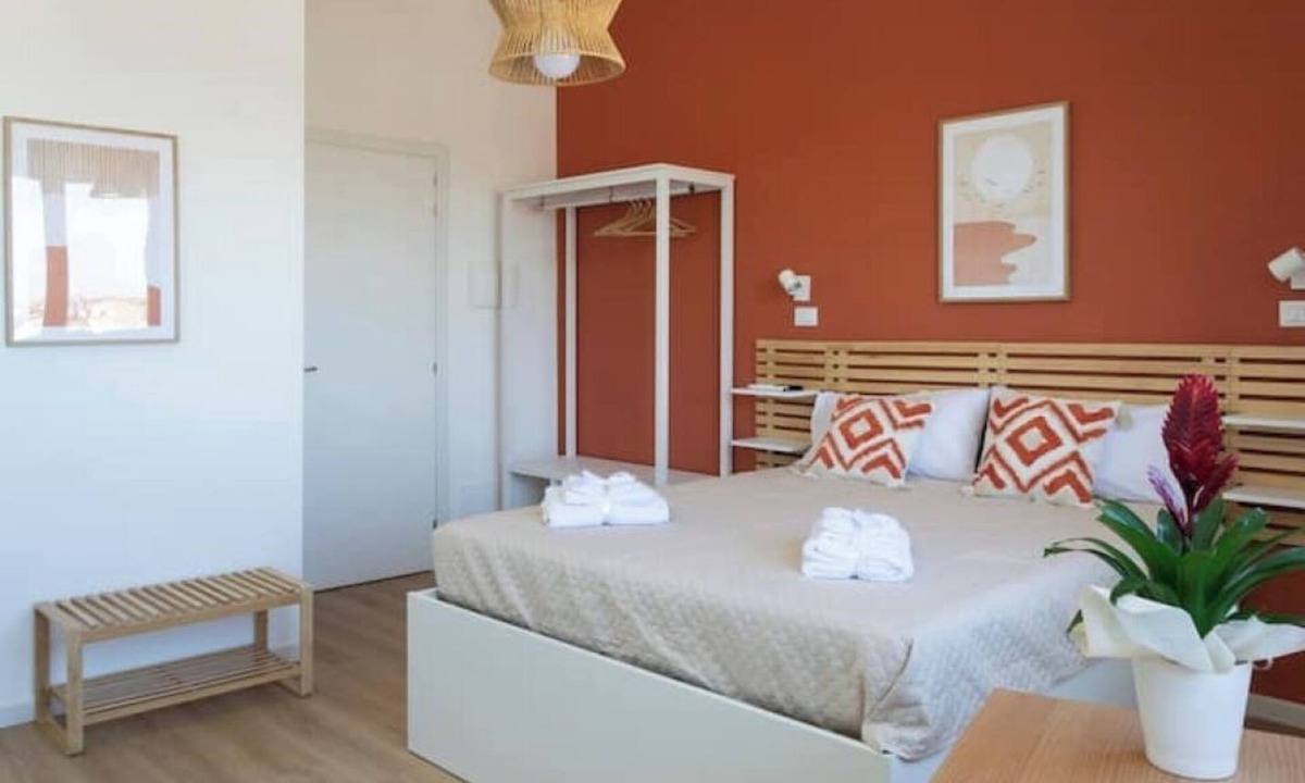 Albergheria House | Comfort Room with Cathedral View - Shared Bathroom