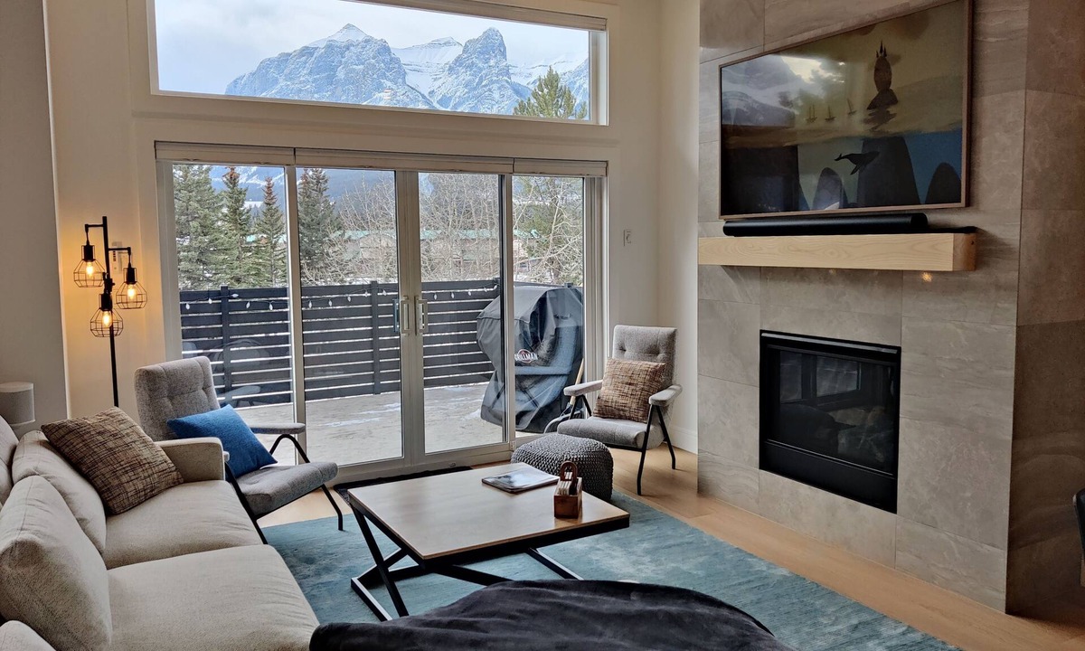 Teepee Town Ski Chalet | Comfortable Townhome w/Stunning Views, 4 bdrms, Deck, & Fireplace