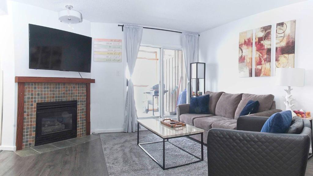 Village North Apartment | Comfortable Townhouse in Whistler Village w Hot Tub