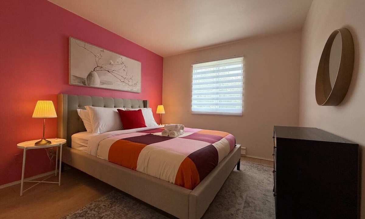 Pierrefonds-Roxboro Apartment | Comfy 2BR Pierrefonds Apt with included parking
