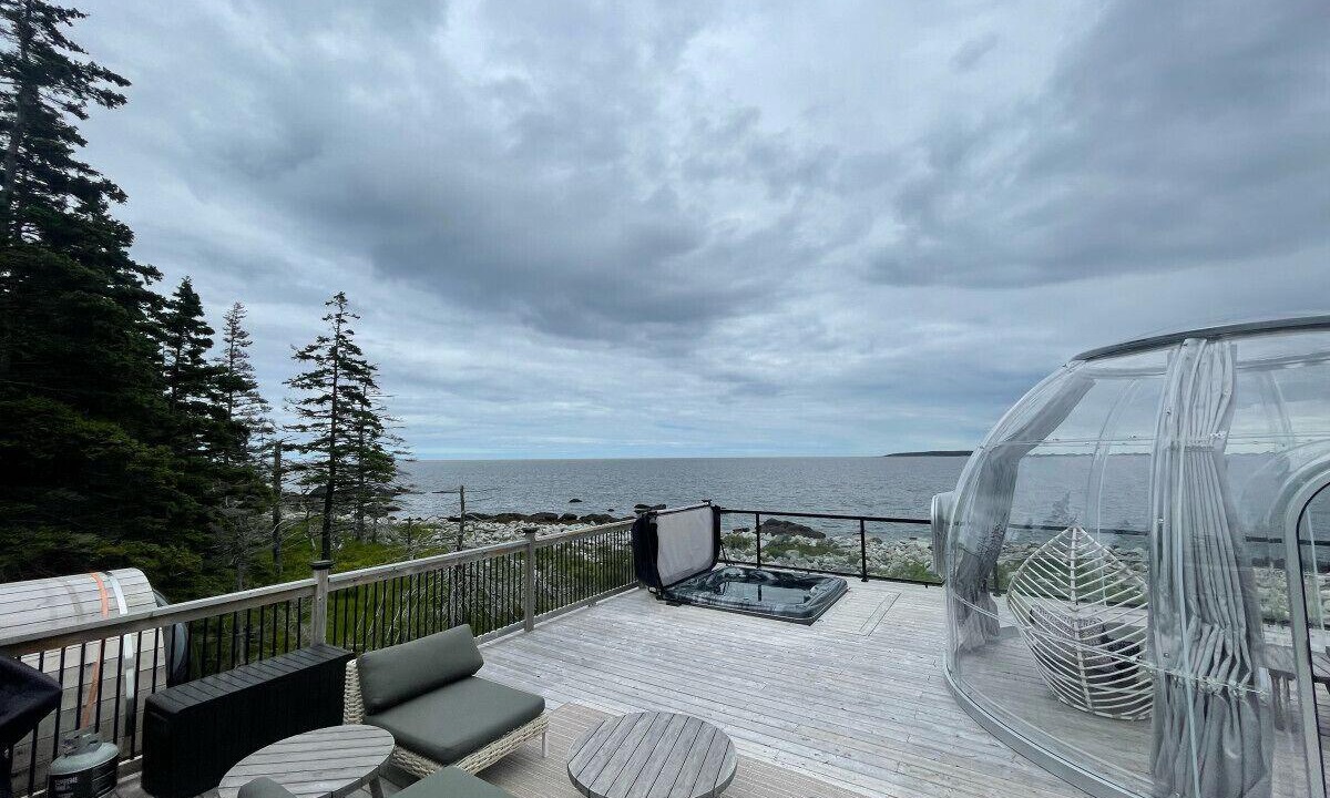 Hunts Point Cottage | Comfy Seaside Cabana . Hot Tub, Sauna and All Weather Domes - Private
