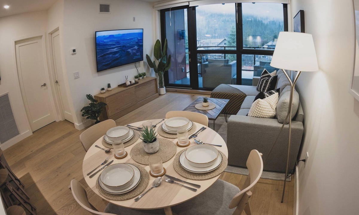 Revelstoke Condo | Condo with Mountain Views and Rooftop Hot Tub!