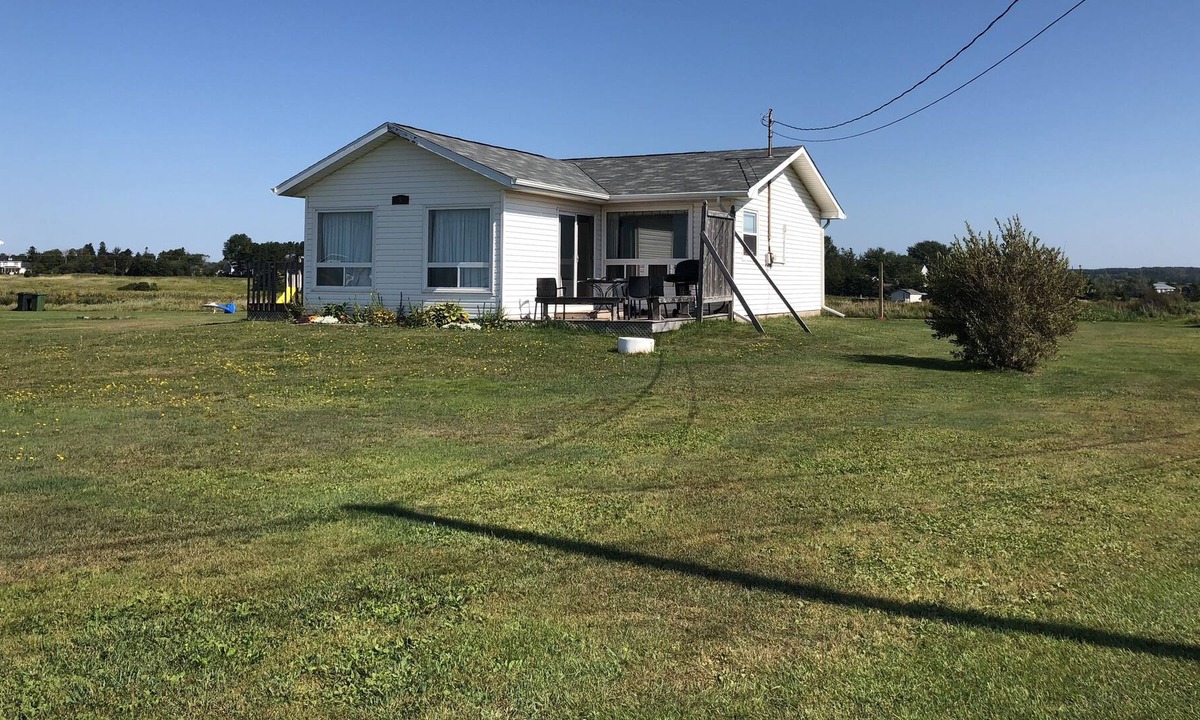 Charlotte's Shore Cottage | Confederation Bridge view Cottage open all year