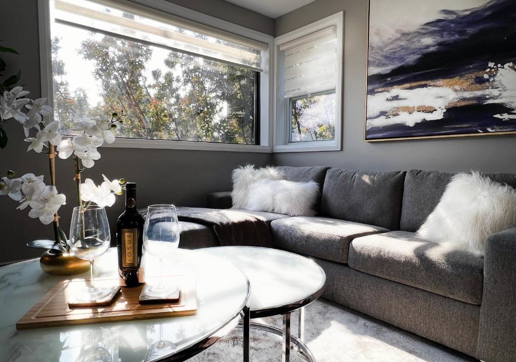 South London Apartment | Contemporary Comfort | Centrally Located Gem