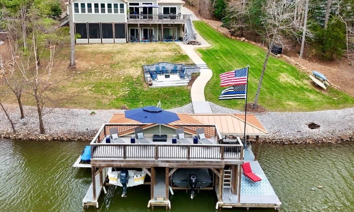 Bracey House | Copper Cove
