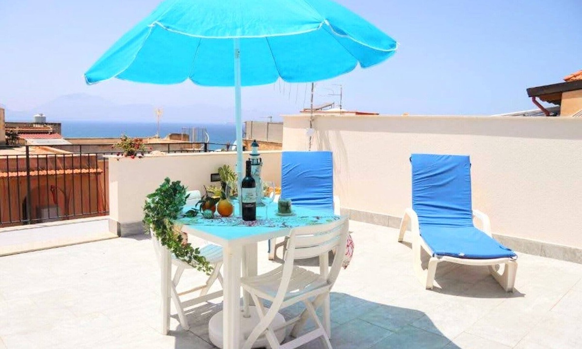 Balestrate Apartment | 'Corallo - Casa Vacanze' Apartment with Sea View, Wi-Fi and Air Conditioning