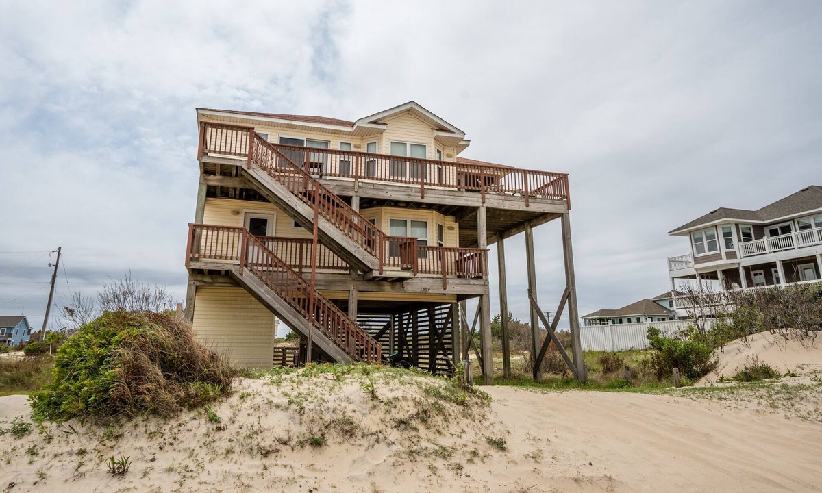 Corolla House | Corolla 4x4 beach cottage with phenomenal ocean views!