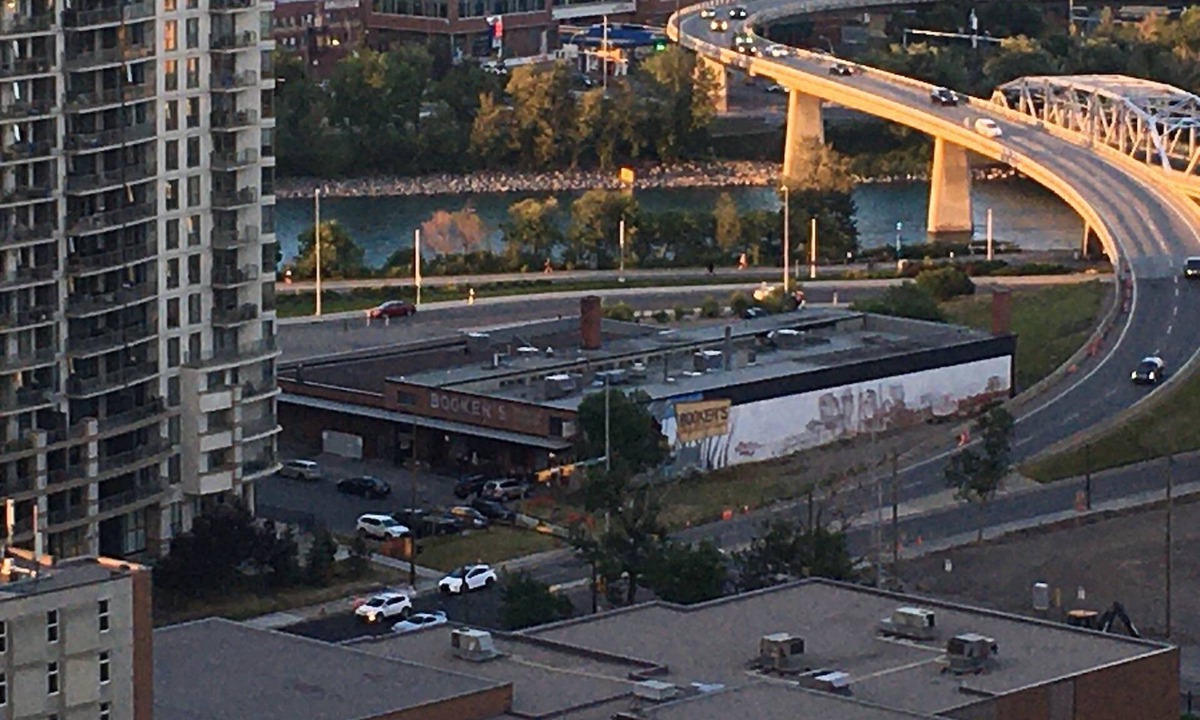 Downtown Calgary Apartment | Corporate Suite in Downtown with 2 min walk to C-Train & City Hall