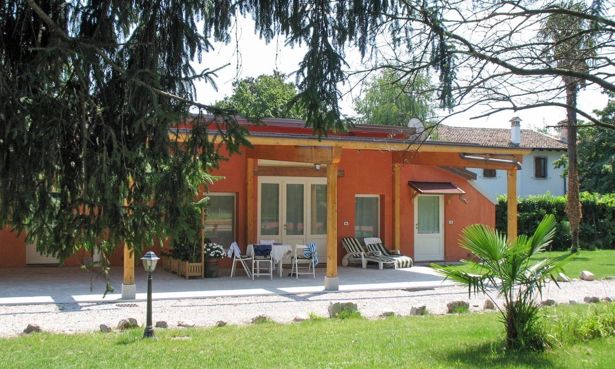 Strassoldo Apartment | Cosy apartment for 4 people with A/C, WIFI, TV, terrace and pets allowed