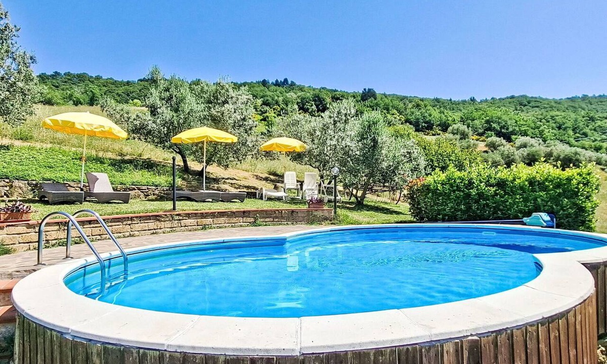 Dicomano Apartment | Cosy apartment for 4 guests with pool, WIFI, TV, patio and pets allowed