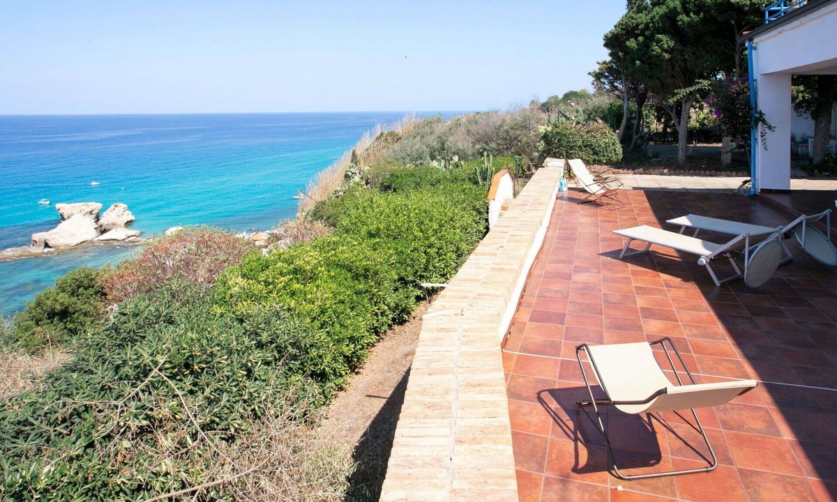 Santa Domenica Apartment | Cosy apartment for 5 people with WIFI, patio and pets allowed