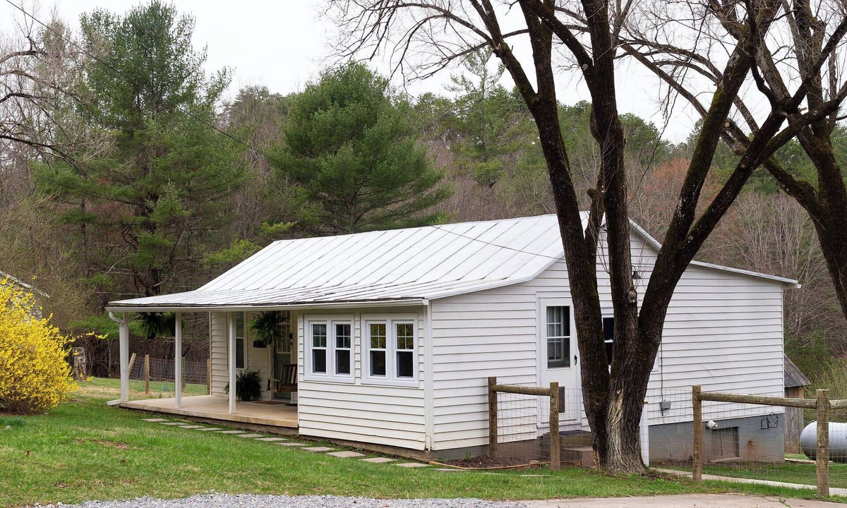 Craig Creek Cottage | Cottage, Axe Throwing, Fire Pit, Creek, Close to AT and TC, close to VT.