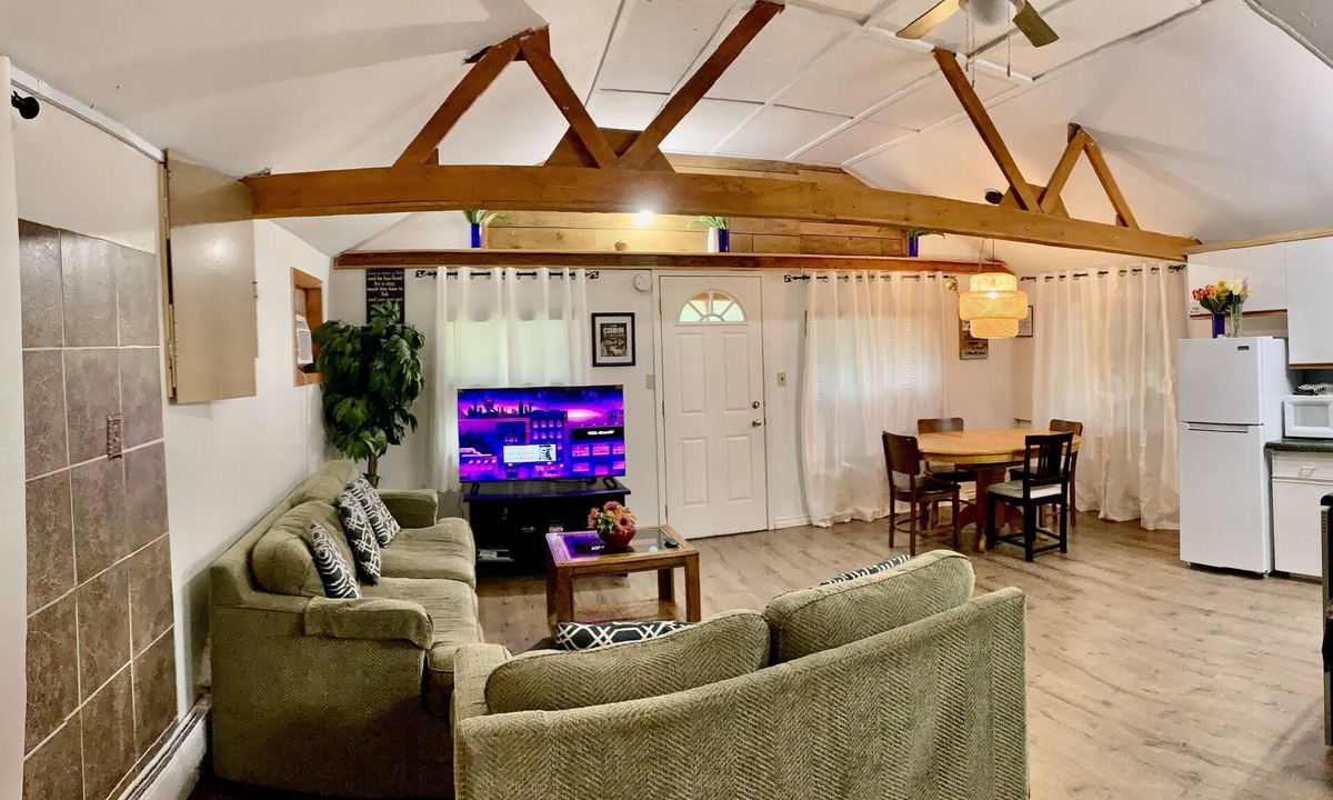 Sandy Hook Cottage | Cottage for rent in Gimli MB. Sanitized and Cleaned beetween bookings