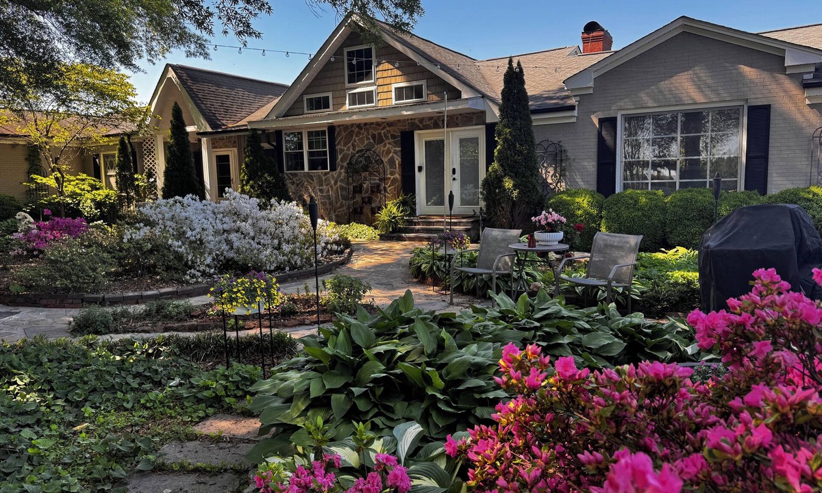 Java House | Country Vineyard Escape 5-bedroom farmhouse