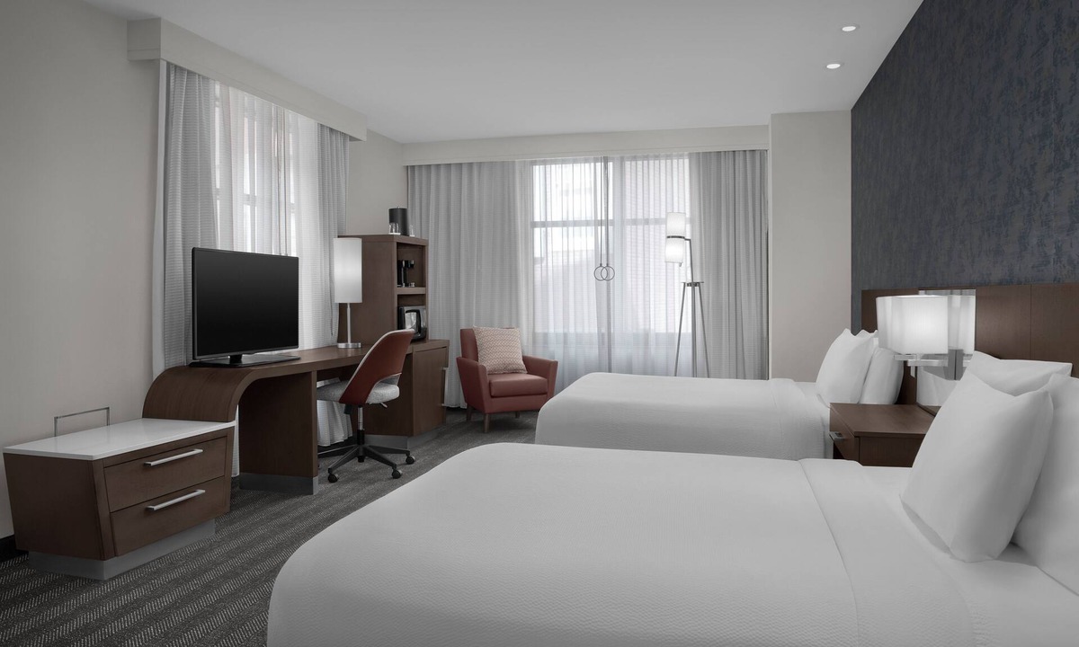 Downtown Richmond Hotel | Courtyard by Marriott Richmond Downtown