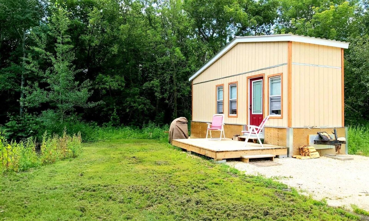 Dunnottar House | Cozy All Season Tiny House in Natural Paradise next to Lake Winnipeg