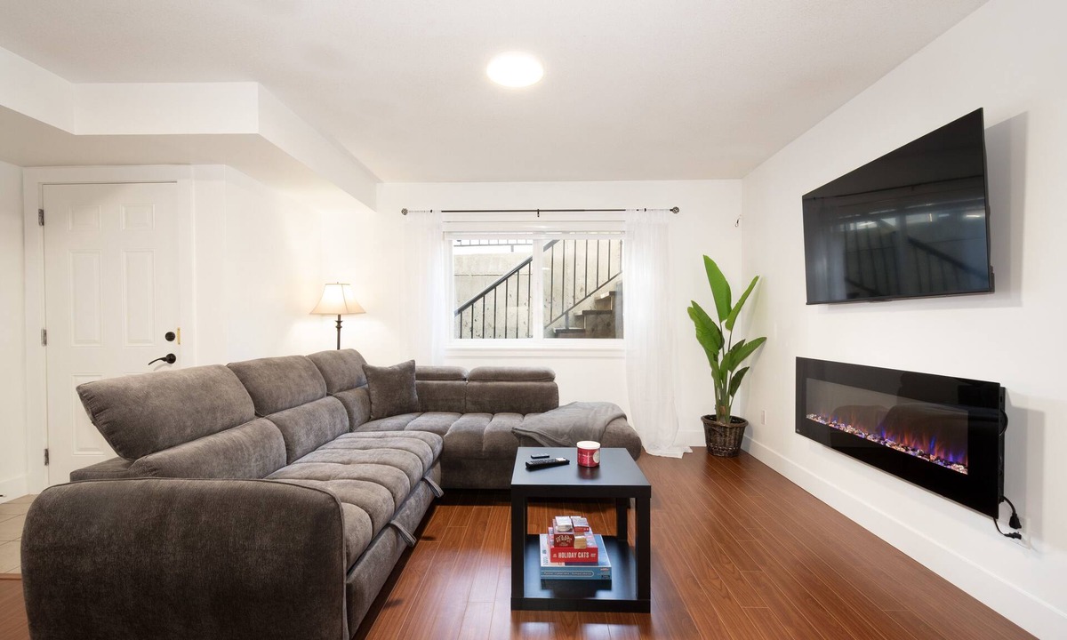 Willoughby House | Cozy Basement in Langley – Sleeps 6