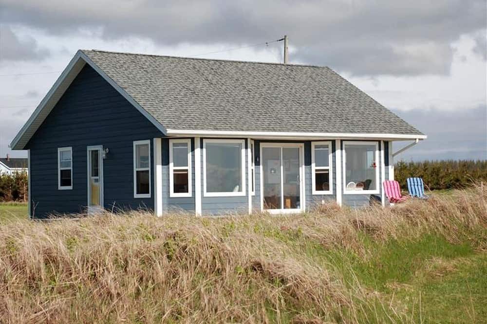 Miminegash Cabin | Cozy Cabin next to the Beach on Prince Edward Island, Canada