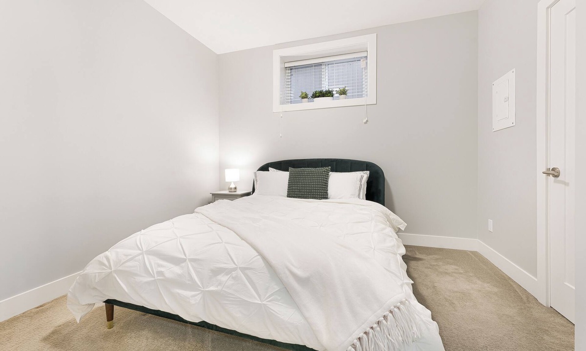 Riley Park-Little Mountain House | Cozy & Convenient · 2 Mins from SkyTrain · Central Location