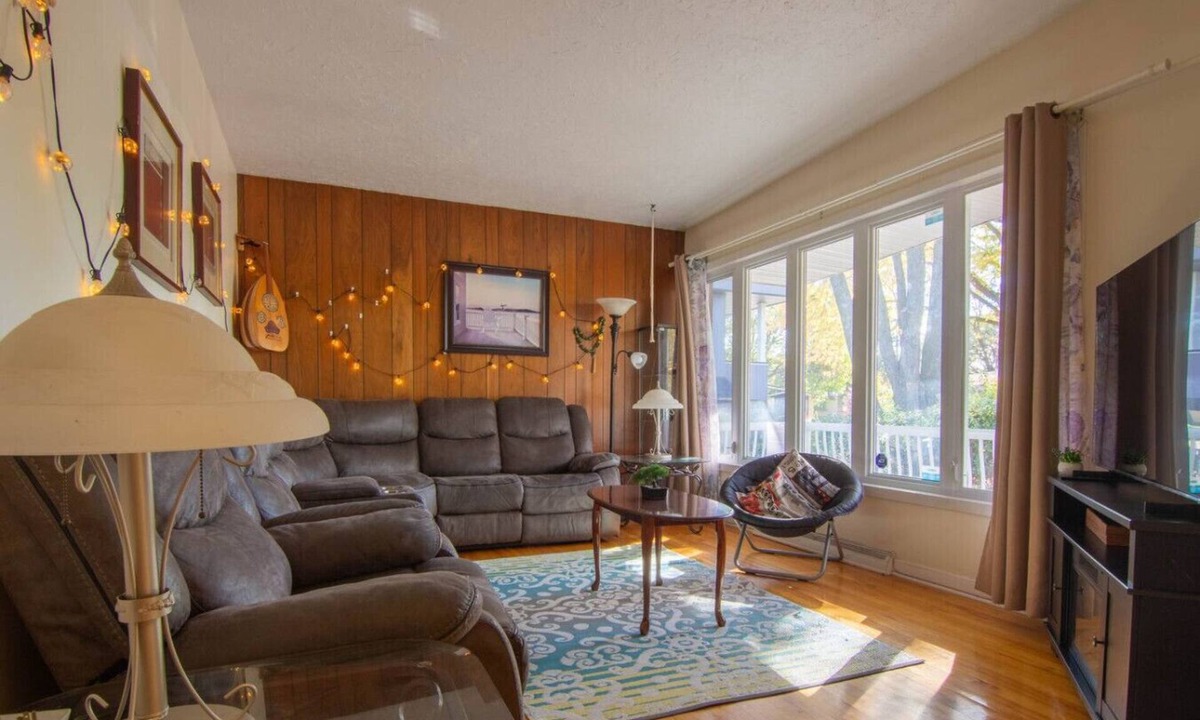 Laval House | Cozy Home – 6p – Centropolis & Carrefour Laval