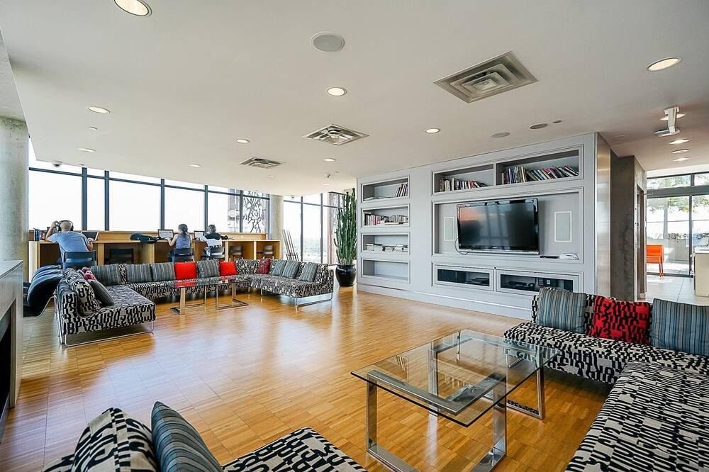 Chinatown Apartment | Cozy Master Suite Room in Gastown Vancouver