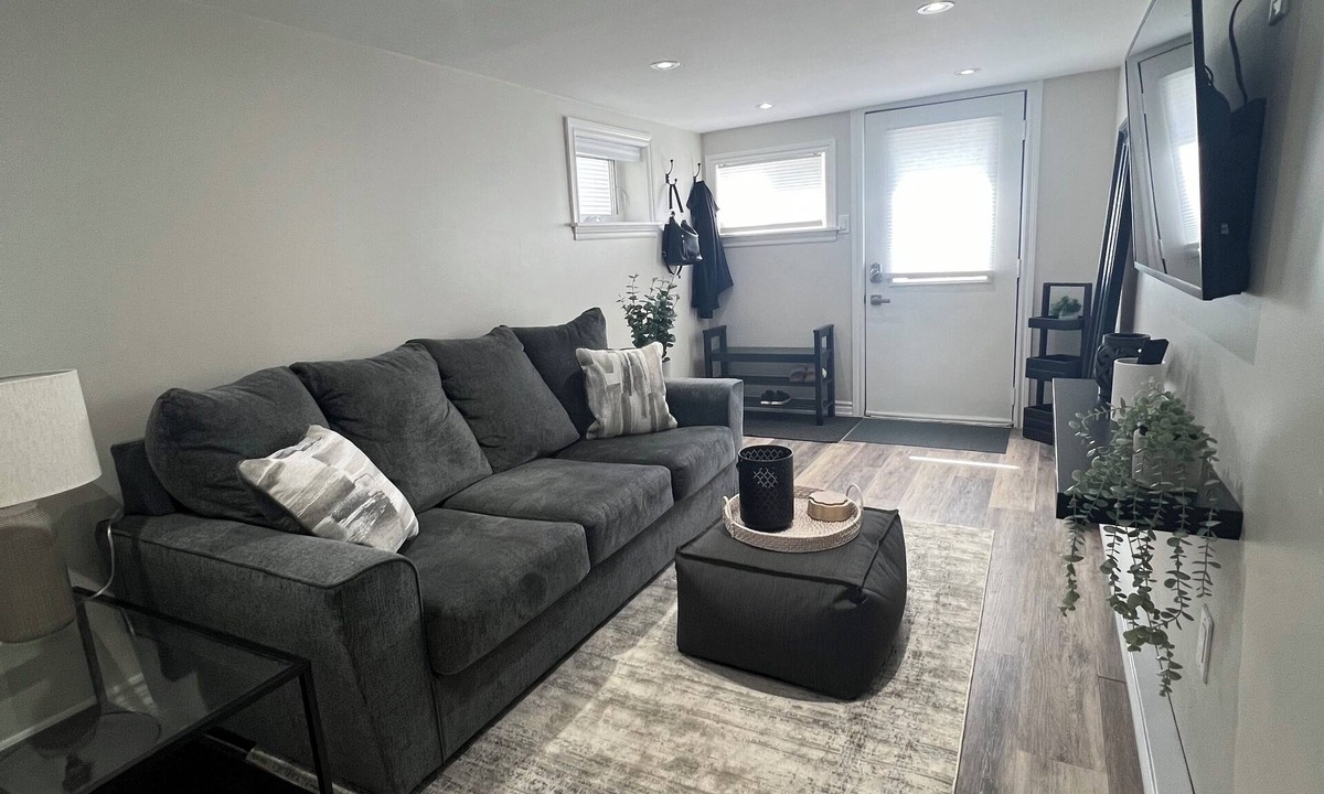 North End Apartment | Cozy on Connaught. Central apartment in Halifax - very walkable!