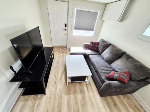 Moncton Apartment | Cozy Private Bachelor Unit King Size bed