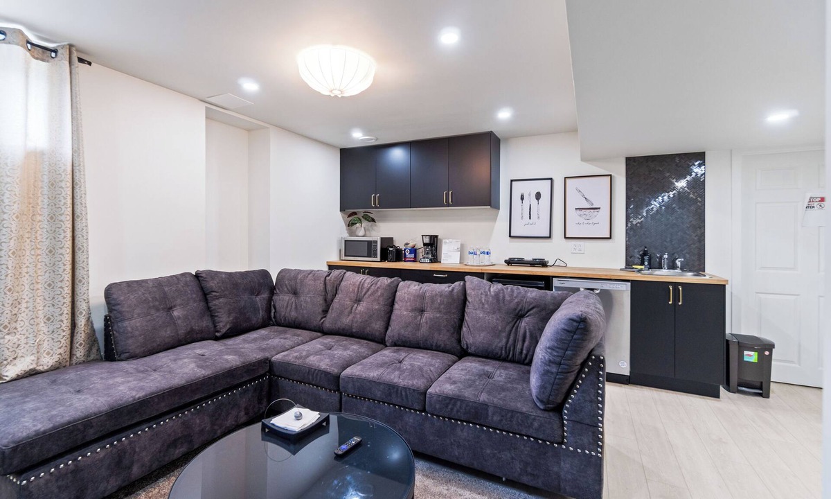 Carleton Place House | Cozy & Private Basement Suite with All Amenities