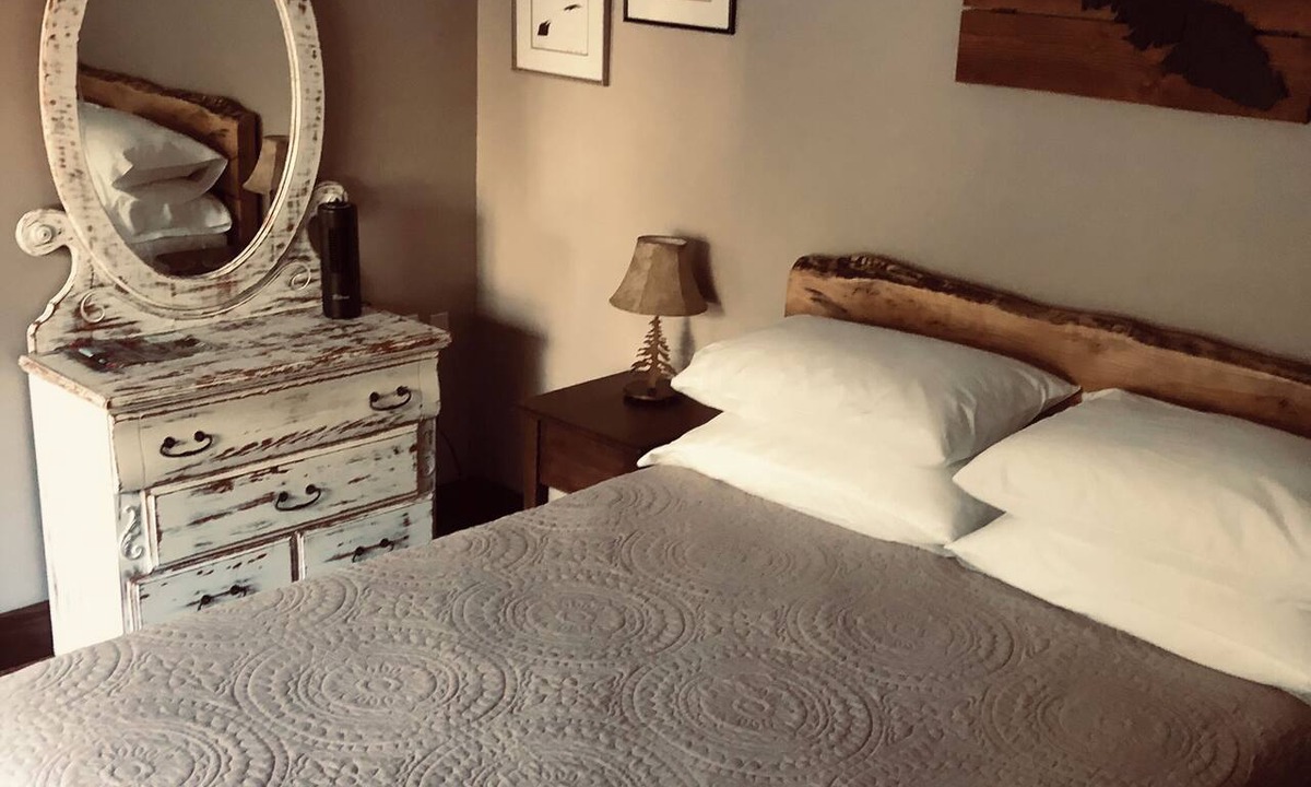 Regional District of Nanaimo Cottage | Cozy & Private next to nature & nearby Spider Lake Provincial Park.