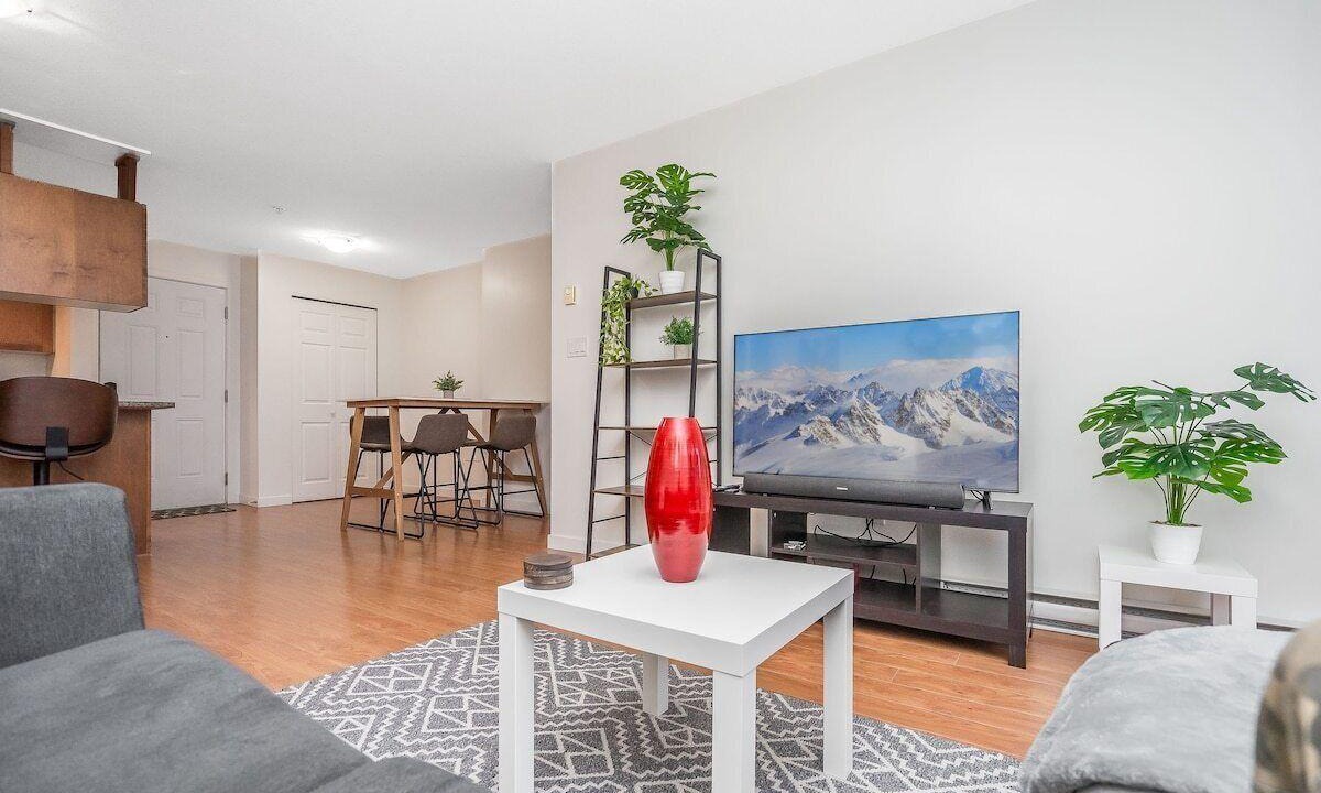 Abbotsford Apartment | Cozy Rustic Haven near Downtown Abbotsford