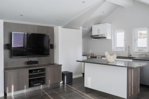 Upper Lonsdale Bed & Breakfast | Crystal's View Bed & Breakfast