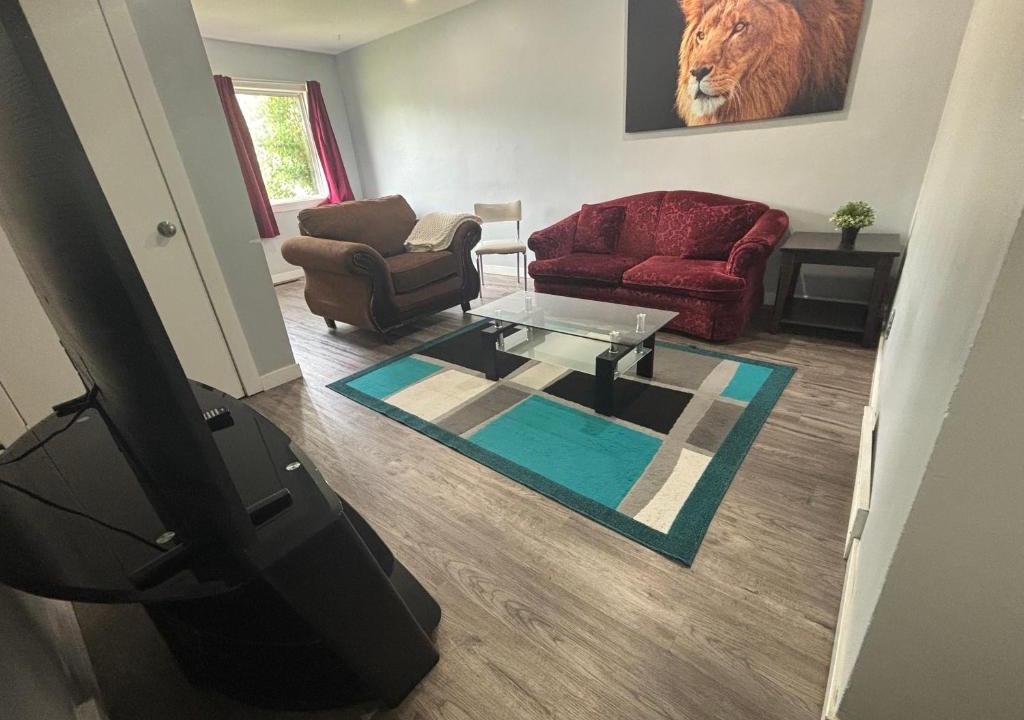 Highland Park Apartment | Cute Highland Park Upper B Unit