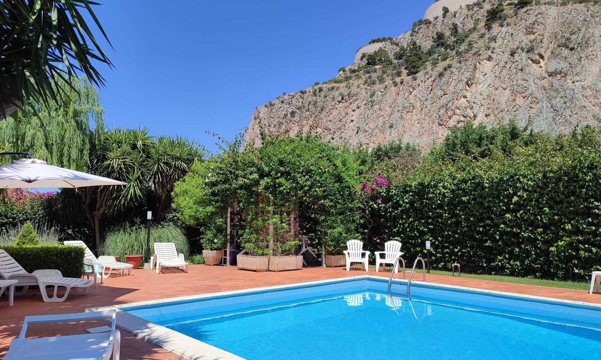 Palermo Apartment | Da Nonna Cettina - Apartment in villa with pool