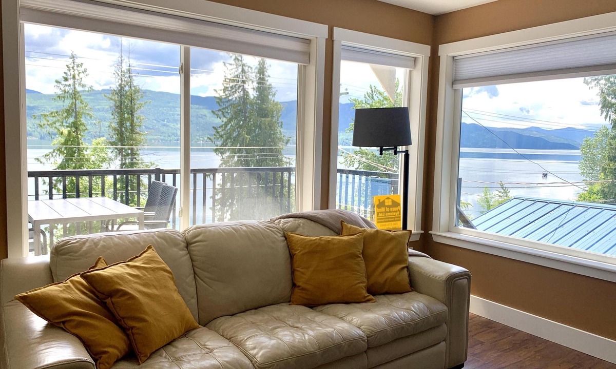 Anglemont Cabin | Dancing Waters Lakehouse - Semi Waterfront - Shuswap Vacations and Sledding Accommodation