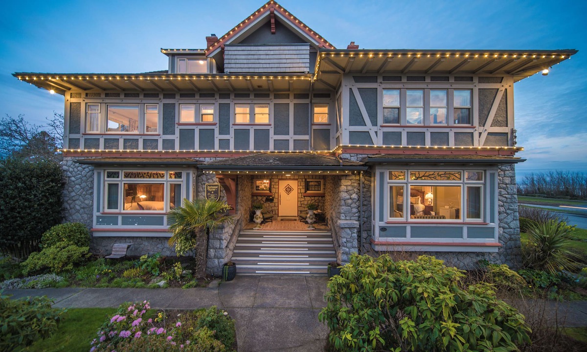 Fairfield Bed & Breakfast | Dashwood Manor Seaside Bed & Breakfast