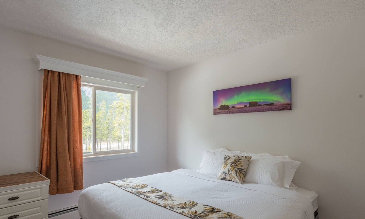 Cline River Hotel | David Thompson Resort Hotel