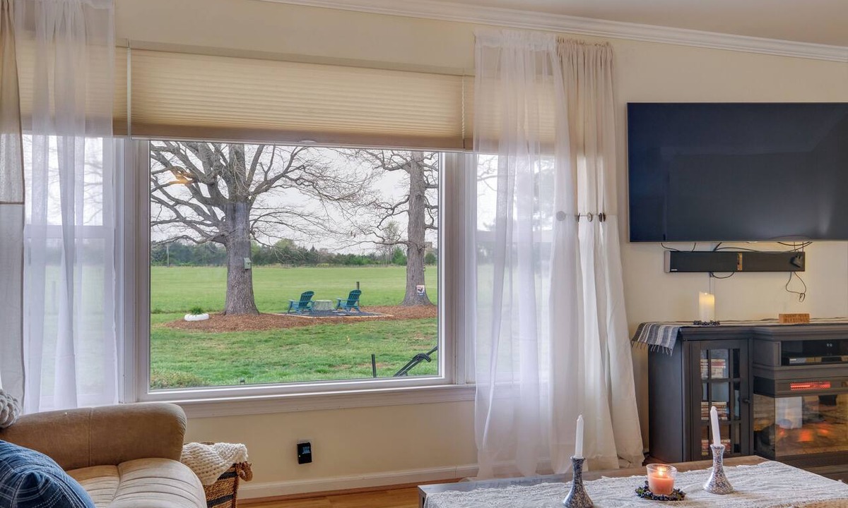 Bealeton Cottage | Deck & Pasture Views! Bealeton Farmhouse Escape