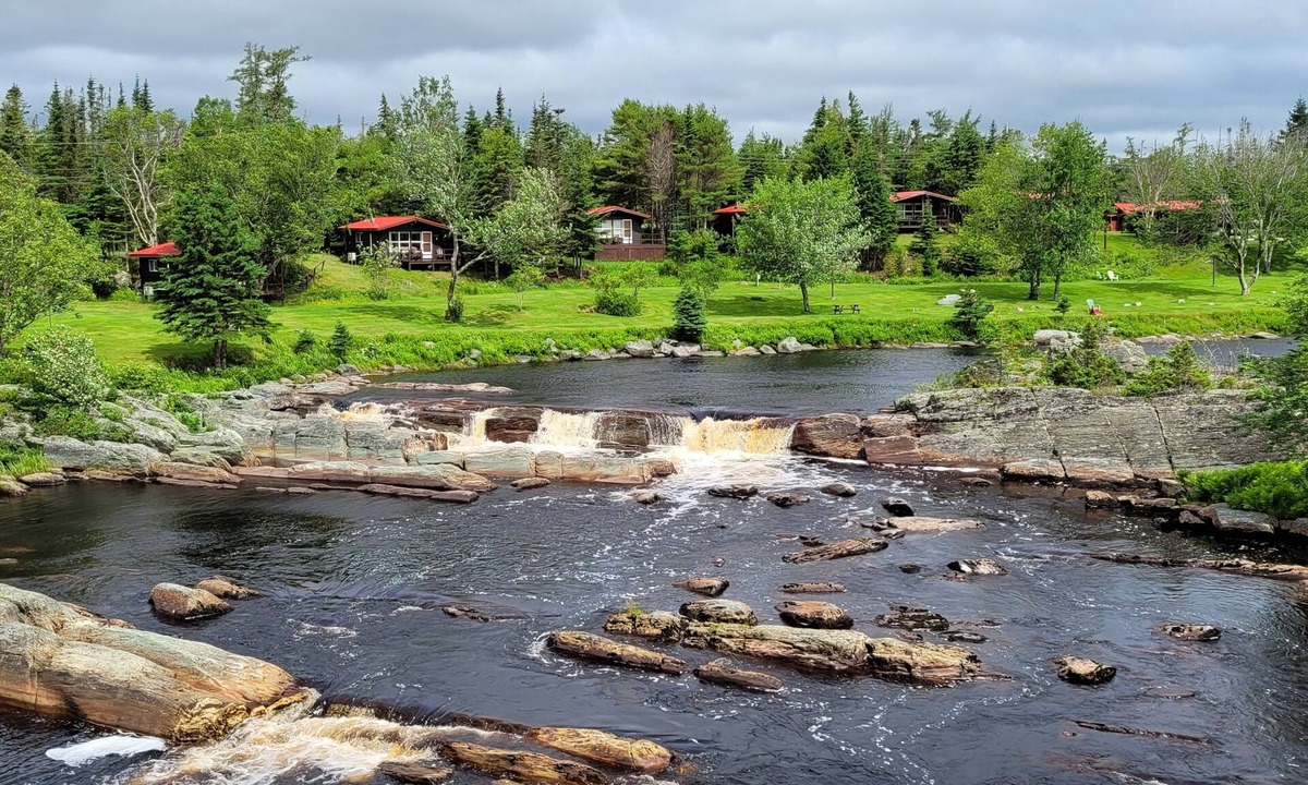 Liscomb Ski Chalet | Deluxe Accessible King Chalet with River View Deck