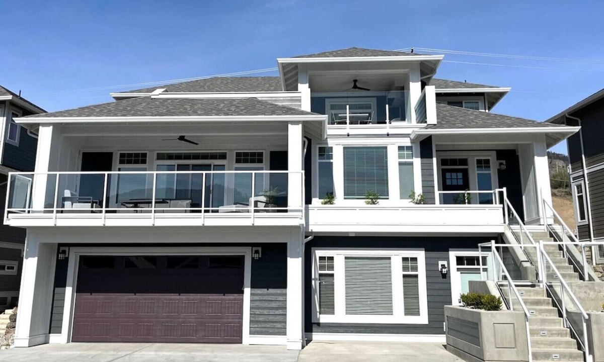 Osoyoos House | Desert Sky - 5 Bedroom View home with golf cart