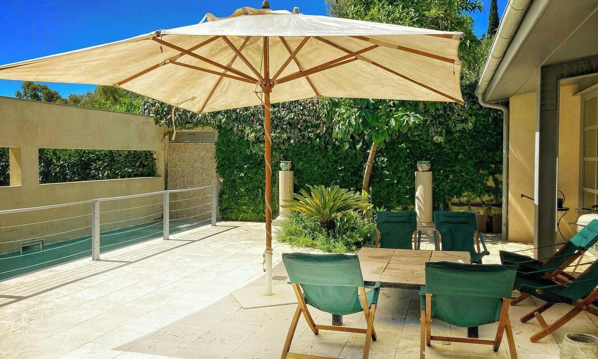 Aprilia House | Design villa with pool in the Roman countryside