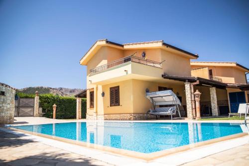 Torre Colonna-sperone Villa | Dimora Fanale, Villa Esclusiva con Piscina Privata - Fanale Rentals