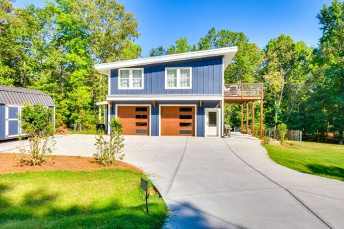 Reed Creek Apartment | Dock Access & Patio! Waterfront Apt in Hartwell